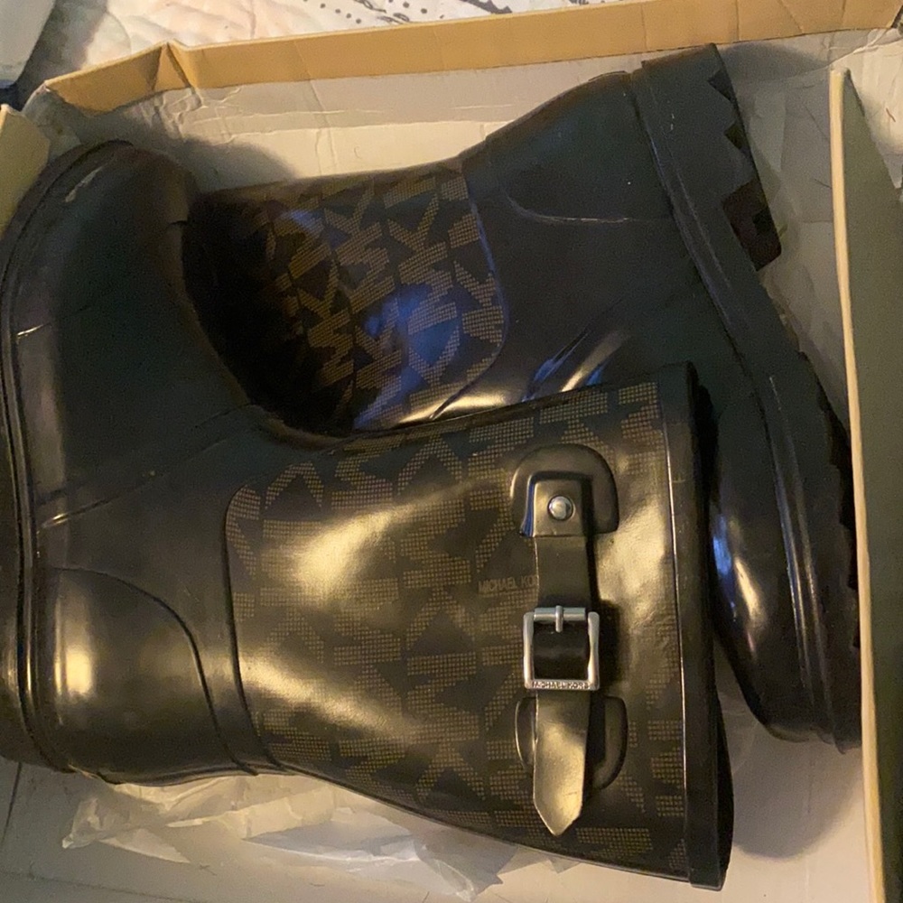 Micheal Kors rain boots